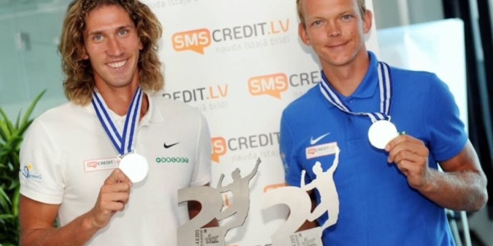 Латвийские пляжные волейболисты Александр Самойлов и Янис Шмединьш