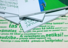 Viena no centrālajām programmas akcijām būs "Gaismas ceļš" jeb Grāmatu draugu ķēde, kurā no vecās nacionālās bibliotēkas ēkas uz jauno roku rokā tiks nodotas grāmatas. Ārvalstīs jau tagad esot ļoti liela interese par šo pasākumu.