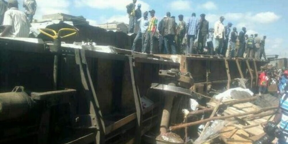 Nairobi vilciens ietriecas graustu rajona būdās; nav nosakāms ievainoto skaits