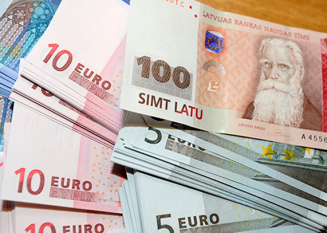 Liepājā mēģina samainīt naudu, dodot viltotu 100 latu banknoti