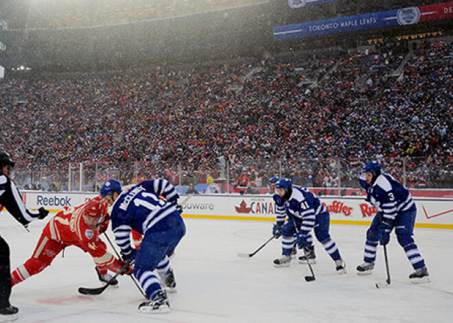 NHL "Winter Classic" spēlē uzvar "Maple Leafs". Uzstādīts jauns apmeklētības rekords. VIDEO