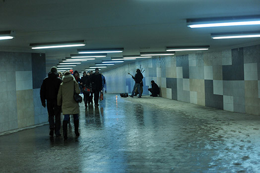 Kāds neapdomīgs asprātis Vecgada vakarā bija nolēmis uguņošanu sarīkot „Stockmann” tunelī pie Centrālās stacijas. Nekas vairāk par pamatīgiem dūmu mutuļiem un ugunsdzēsēju ierašanos nesanāca.