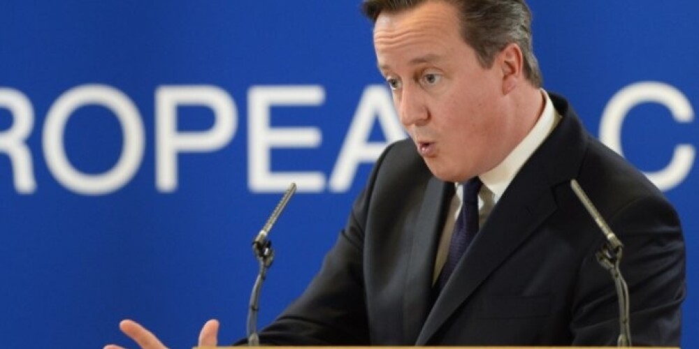 Кэмерон: Британия будет добиваться суровых ограничений для мигрантов
