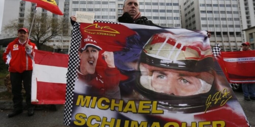 По оценкам врачей, на которых ссылается источник, в последнее время состояние Шумахера "демонстрирует легкие признаки улучшения"