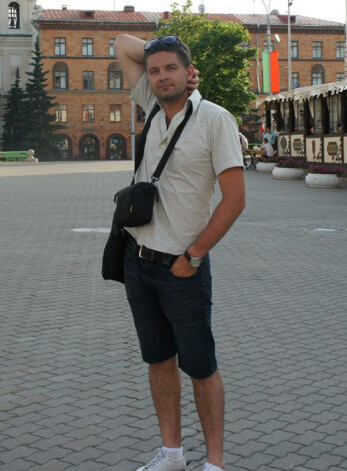 Совсем недавно Волчков еще мог гулять по улочкам города, оставаясь незамеченным, однако теперь поклонницы вряд ли дадут кумиру прохода