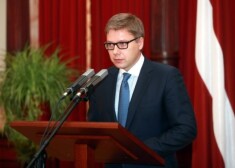Бранте считает, что Ушаков, заявляя, что правила вступили в силу и рекламируя их, вводит людей в заблуждение