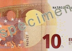 Pirmā Eiropas sērijas banknote ar piecu eiro nominālu pie vairāk nekā 332 miljoniem eirozonas dalībvalstu iedzīvotāju nonāca 2013.gada maijā.