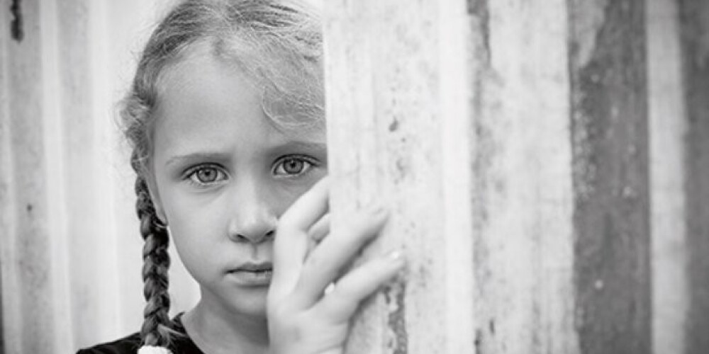 Bērnu pašnāvības Latvijā. Brīdinošākais signāls: kad sāk atdot mīļas, vērtīgas mantas