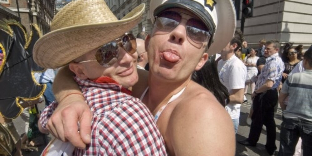 Знаменитые деятели науки и искусства требуют отменить действующий в России закон, запрещающий пропаганду гомосексуализма