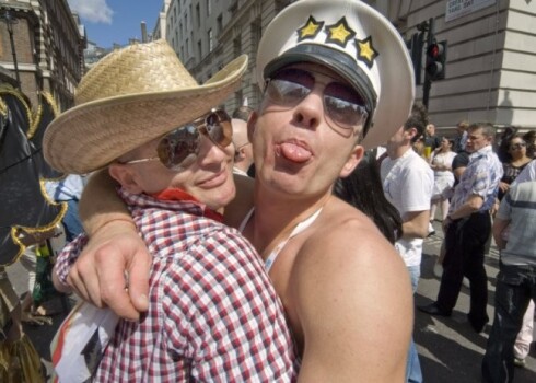 Нобелевские лауреаты попросили Путина отменить "гомофобский" закон
