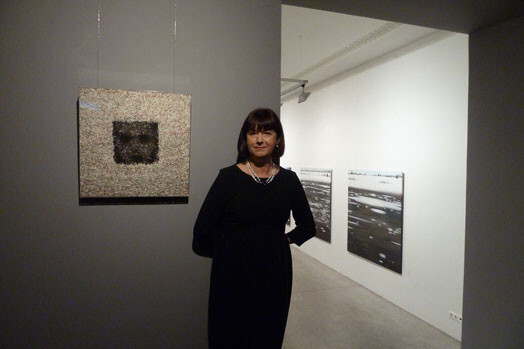 Vijas Zariņas izstādes „Sniegs un nauda” personālizstādes atklāšana.