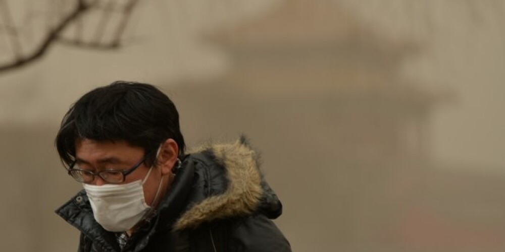 Пекин окутан смогом: закрыты автотрассы, не ходят поезда