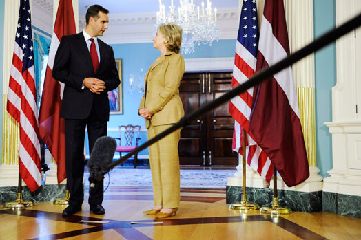 Pirms dažiem gadiem kopā ar toreizējo ASV valsts sekretāri Hilariju Klintoni.