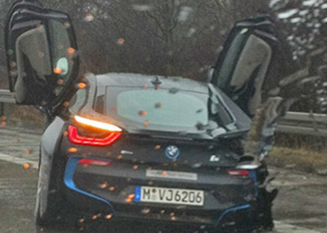 Autoavārijā cietis vienīgais BMW i8 eksemplārs