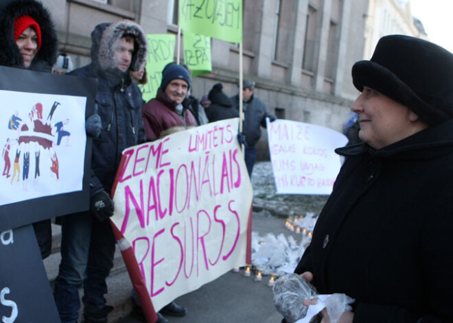 Lauksaimnieki dusmīgi par atļauju pārdot Latvijas zemi ārzemniekiem. VIDEO