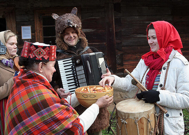 Trakulīgas latviskās tradīcijas izstādē "Balttour 2014"