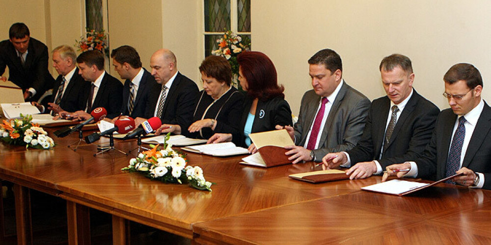 Latvijā ir jauna valdība. Saeima apstiprina Laimdotu Straujumu premjeres amatā