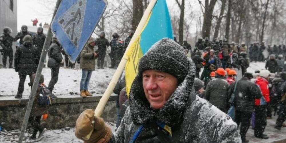 Оппозиция требует подписать соглашение с Европейским союзом, освободить всех политических заключенных и возвратится к конституции Украины 2004 года