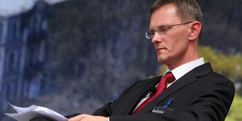 Eirogrupa ar aplausiem sveic Latvijas finanšu ministru Vilku savā pulkā