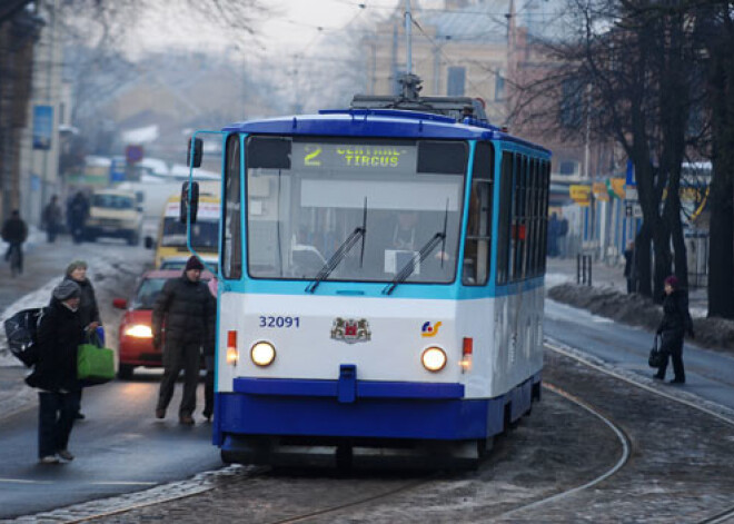 Klaidoņi transportā jeb – vai bezpajumtnieki ir goda rīdzinieki?