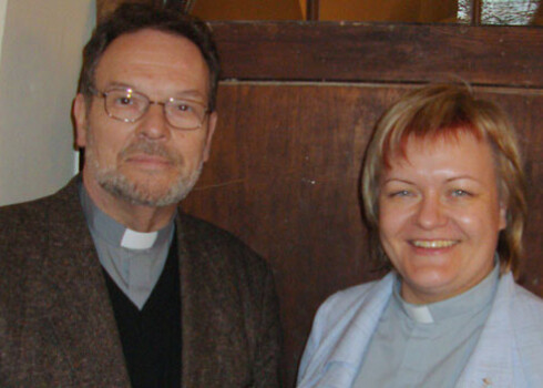 Ieva Puriņa kopā ar Rīgas Evaņģēliskās draudzes mācītāju Klāvu Bērziņu. 9. februārī Ievu pilntiesīgas mācītājas amatā iesvētīs Ārpuslatvijas luterāņu baznīcas arhibīskaps Elmārs Ernsts Rozītis.