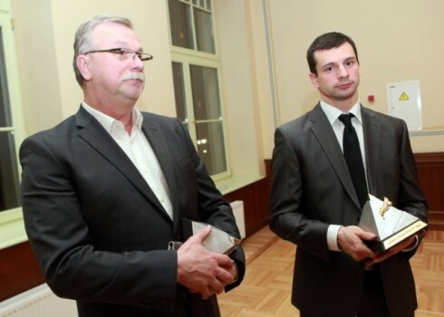 Тренер сборной Дайнис Дукурс и скелетонист Мартин Дукурс