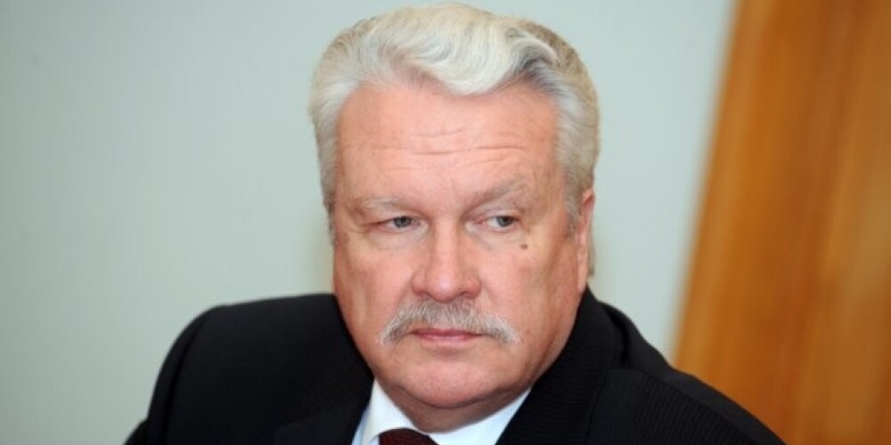 По словам Дуклавса, хотя болезнь еще достаточно далеко от границ Латвии, уже сейчас нужно очень серьезно готовиться к тому, чтобы она не проникла в страну