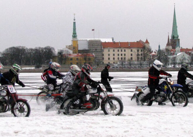 Uz Daugavas ledus notiks skijoringa karnevāls