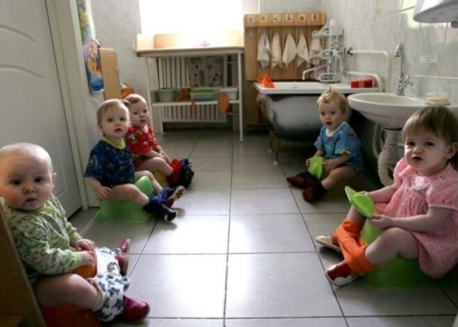 Россия запретила усыновлять детей в легализовавшие гей-браки страны