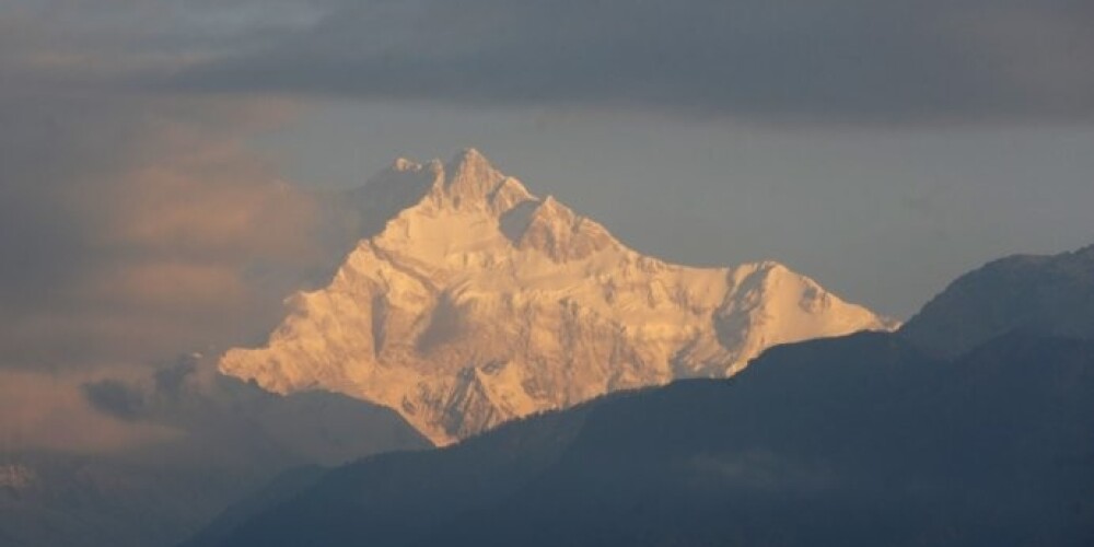 Kāpšana pasaules augstākajā kalnā Everestā nu būs nedaudz lētāks prieks