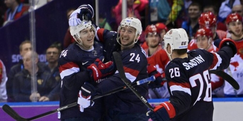 Hokeja smagsvaru duelī ASV bullīšos uzvar Krieviju