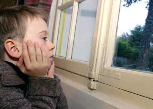 2011. un 2012. gadā no ģimenēm izņemti aptuveni divi tūkstoši bērnu, katrs desmitais gadījums pamatots ar vardarbību vai aizdomām par vardarbību. Taču tikai nepilnos 100 gadījumos par to informētas tiesībsargajošās iestādes.