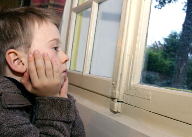 Raidījums: Bāriņtiesām varētu piešķirt lielākas pilnvaras bērnu izņemšanai no ģimenēm