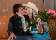 Dzimšanas dienā klubiņā kantri zvaigzni Linitu mīļi sveica arī viņas vīrs Uldis.