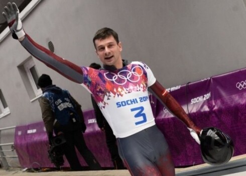 Латвийский скелетонист Мартин Дукурс на Олимпийских играх в Сочи занял 2-е место