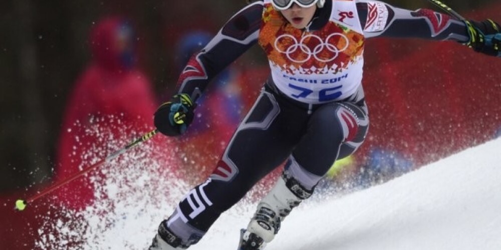 Jaunā kalnu slēpotāja Āboltiņa nesasniedz finišu milzu slalomā; Vanesa Meja finišē pēdējā