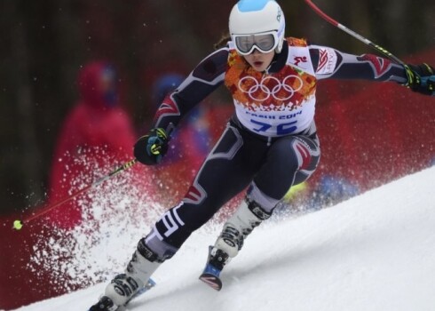 Jaunā kalnu slēpotāja Āboltiņa nesasniedz finišu milzu slalomā; Vanesa Meja finišē pēdējā