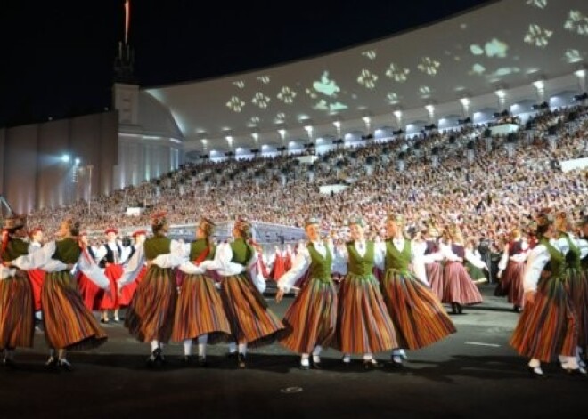 Tauta grib Dziesmu svētku noslēgumu kā "sarkano datumu" un nākamo dienu - brīvu
