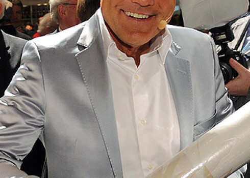 Visām Dītera Bolena tapetēm dots sauklis „It’s different” – solot, ka tās ir atšķirīgas no visa pārējā veikalos pieejamā tapešu klāsta.