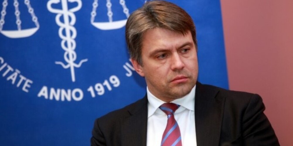 Juris Jansons, esot īpašo uzdevumu ministra elektroniskās pārvaldes lietās sekretariāta vadītājs, nekvalitatīvi veicis savu darbu.
