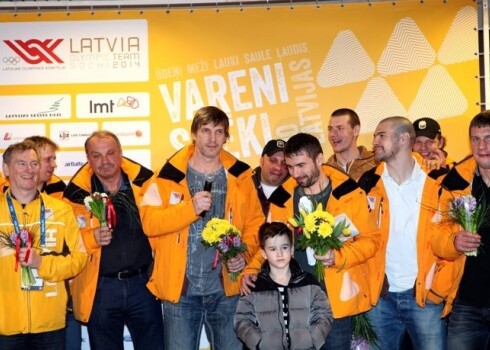 Латвийскую сборную по хоккею на родине встречали как героев. ФОТО. ВИДЕО