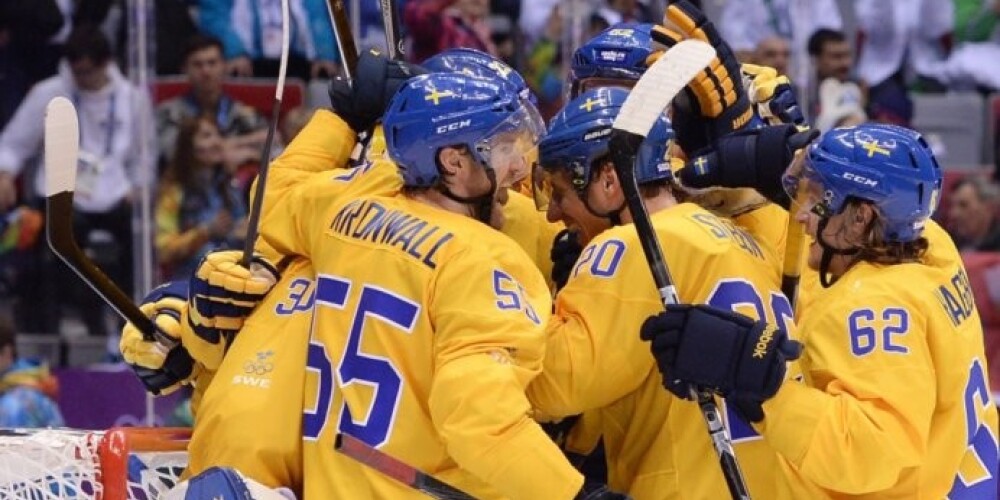 Zviedrijas hokejisti uzvar somus un iekļūst finālā