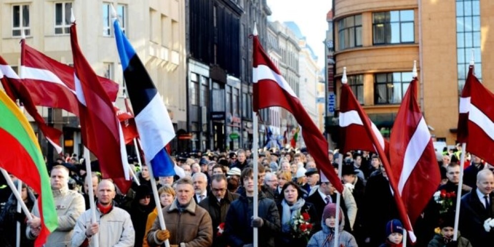 Шествие легионеров обычно проходит через Вецригу - от Домского собора до памятника Свободы