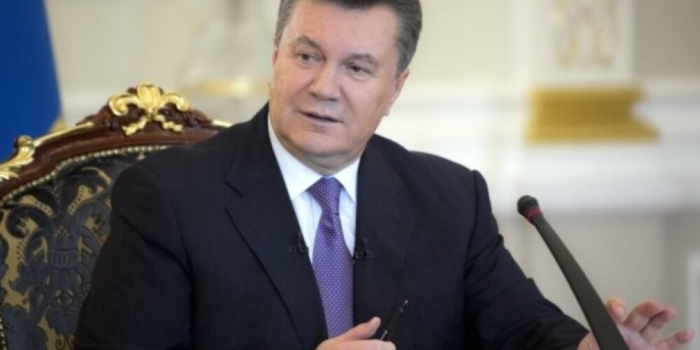 Отвечая на один из вопросов, Янукович заявил, что ему стыдно за все, что случилось на Украине