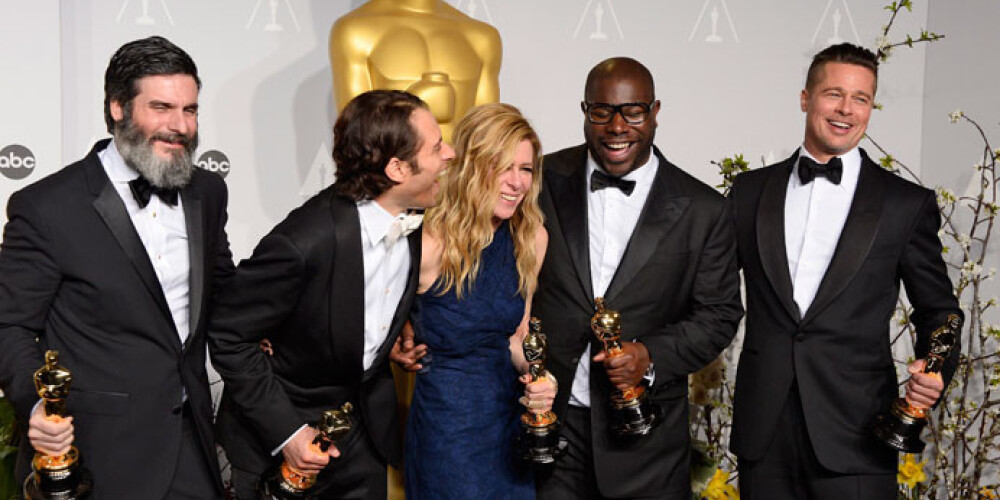 "Oskaru" par labāko filmu saņem "12 gadi verdzībā". VIDEO