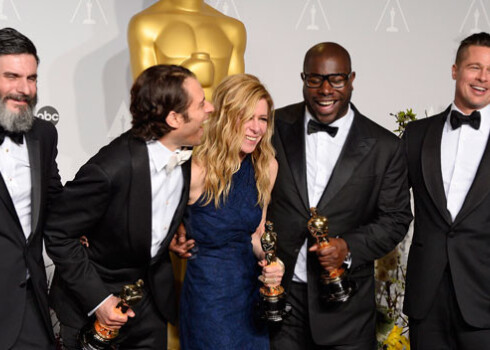 "Oskaru" par labāko filmu saņem "12 gadi verdzībā". VIDEO