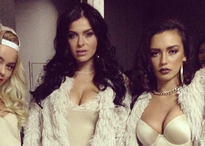 Солистка группы Serebro засветила голую грудь