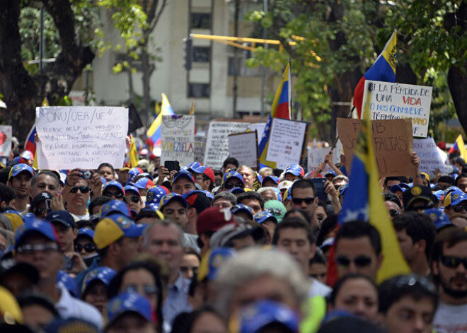 Čavesa nāves gadadienā Venecuēlā nerimst protesti