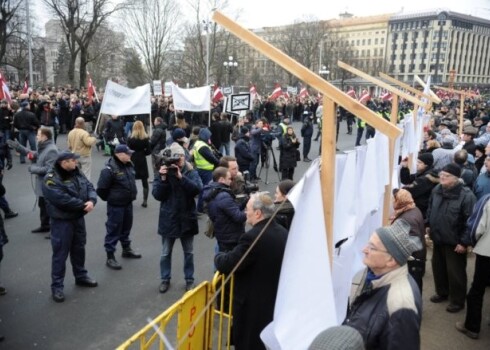 Каждый год 16 марта превращается в стычку идеологических противников