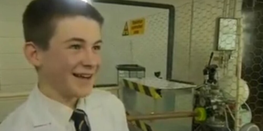 Мальчик в 13 лет собрал на уроке атомный реактор. ВИДЕО
